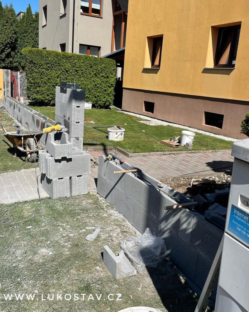 Rekonstrukce 80 vystavba plotu a fasady opava 2